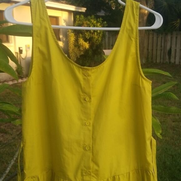 Bright
Green Gap Dress   - Picture 2 of 8